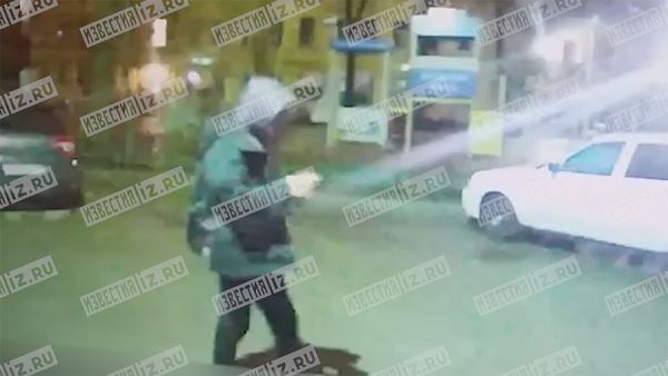 Предполагаемый виновник взрыва в девятиэтажке в Петербурге попал на видео<br />
