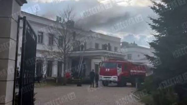 Спасатели потушили пожар в доме губернатора Воробьева